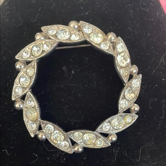 Vintage Jewelry - Vintage Elegant Silver Crystal Brooch